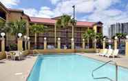 Swimming Pool 3 Quality Inn & Suites