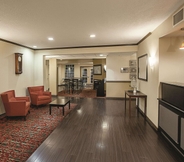 Lobby 3 La Quinta Inn & Suites by Wyndham Davis