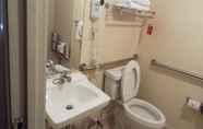 In-room Bathroom 2 Quality Suites Atlanta Airport East