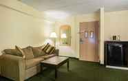 Common Space 5 Quality Suites Atlanta Airport East