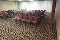 Functional Hall Quality Suites Atlanta Airport East