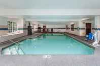 Swimming Pool Clarion Hotel Portland Airport