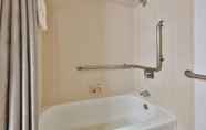 In-room Bathroom 4 Super 8 by Wyndham Fort Smith