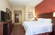 Bedroom 5 Hampton Inn Denver-International Airport