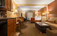 Kamar Tidur 4 Best Western Plus Deer Park Hotel & Suites