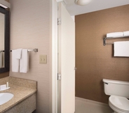 In-room Bathroom 4 Fairfield Inn & Suites by Marriott Albuquerque Airport