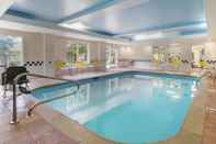 Swimming Pool Fairfield Inn & Suites by Marriott Mobile