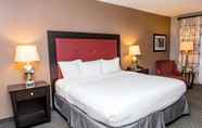 Phòng ngủ 7 DoubleTree by Hilton Raleigh - Brownstone - University