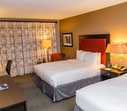 Kamar Tidur 5 DoubleTree by Hilton Raleigh - Brownstone - University