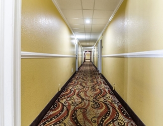 Lobi 2 Rodeway Inn & Suites Jacksonville near Camp Lejeune