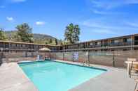 Kolam Renang Econo Lodge Inn Suites Yreka