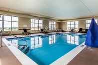 Swimming Pool Comfort Suites Effingham