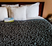 Bilik Tidur 4 Days Inn by Wyndham Collinsville/St. Louis