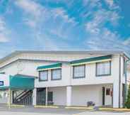 Luar Bangunan 7 Days Inn & Suites by Wyndham Port Huron