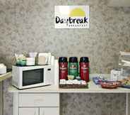 Bilik Tidur 6 Days Inn & Suites by Wyndham Port Huron