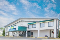 Exterior Days Inn & Suites by Wyndham Port Huron