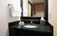 In-room Bathroom 5 Fairfield Inn By Marriott Kansas City Airport