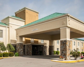 Exterior 4 Quality Inn Hayti North