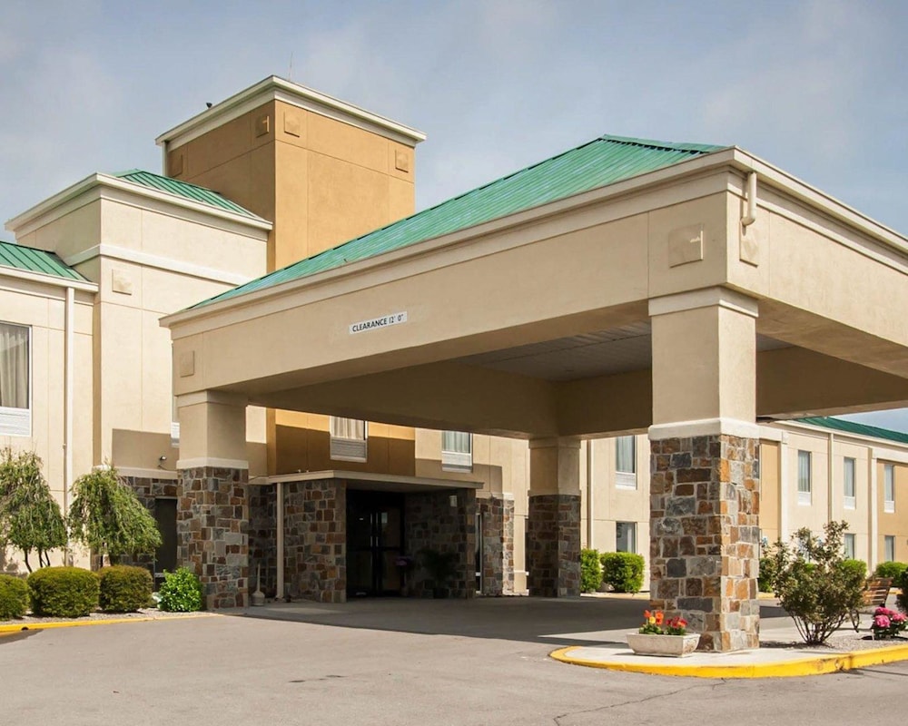 Exterior Quality Inn Hayti North