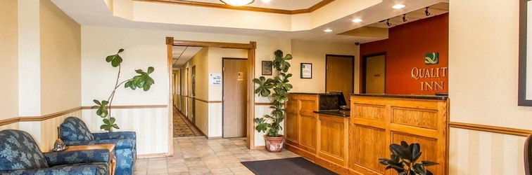 Lobby Quality Inn Pontiac