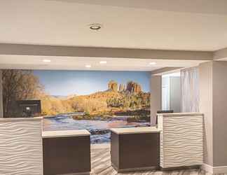Lobi 2 La Quinta Inn & Suites by Wyndham Flagstaff