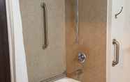 In-room Bathroom 4 Super 8 by Wyndham Santa Rosa