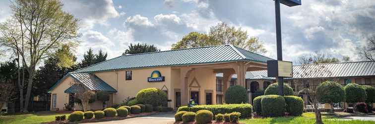 Exterior Days Inn by Wyndham Thomaston