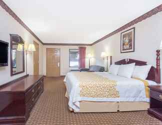 Bedroom 2 Days Inn by Wyndham Thomaston