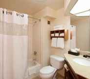 In-room Bathroom 7 Hampton Inn St. Louis/Chesterfield