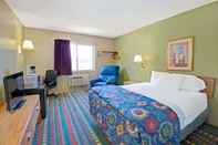 Bedroom Super 8 by Wyndham Belen NM