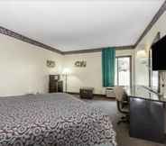 ห้องนอน 4 Days Inn & Suites by Wyndham Peachtree Corners/Norcross