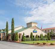 ภายนอกอาคาร 2 Days Inn & Suites by Wyndham Peachtree Corners/Norcross