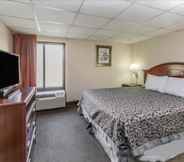 ห้องนอน 6 Days Inn & Suites by Wyndham Peachtree Corners/Norcross