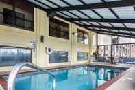 Swimming Pool Quality Inn & Suites Morrow Atlanta South