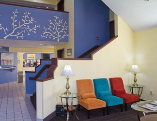 Lobi 2 Days Inn by Wyndham Blue Springs