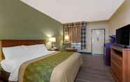 Bedroom 4 Econo Lodge Belton - Kansas City South