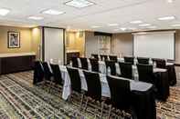 Functional Hall La Quinta Inn & Suites by Wyndham Macon