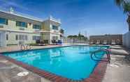 Swimming Pool 7 Best Western Americana