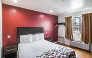 Bedroom 6 Red Roof Inn Palmdale - Lancaster