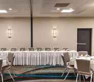 Functional Hall 5 DoubleTree by Hilton Neenah