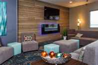 Common Space DoubleTree by Hilton Neenah