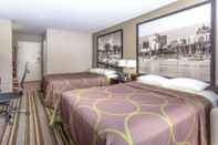 Bedroom Super 8 by Wyndham Delavan Near Lake Geneva