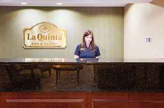 Lobi 4 La Quinta Inn & Suites by Wyndham Appleton College Avenue