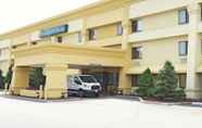 Luar Bangunan 2 La Quinta Inn by Wyndham Milwaukee Airport / Oak Creek