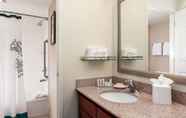 In-room Bathroom 3 Residence Inn By Marriott Stockton