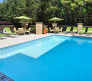 Swimming Pool 6 Hampton Inn Cartersville