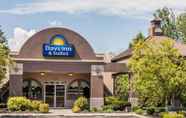 Exterior 3 Days Inn & Suites by Wyndham Lexington