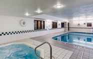 Swimming Pool 5 Comfort Inn East