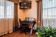 Ruangan Fungsional SureStay Hotel by Best Western Ottawa