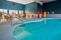 Swimming Pool SureStay Hotel by Best Western Ottawa